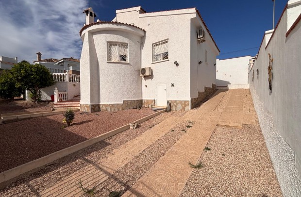 Reventa - Villa Detached - Urbanización Ciudad Quesada