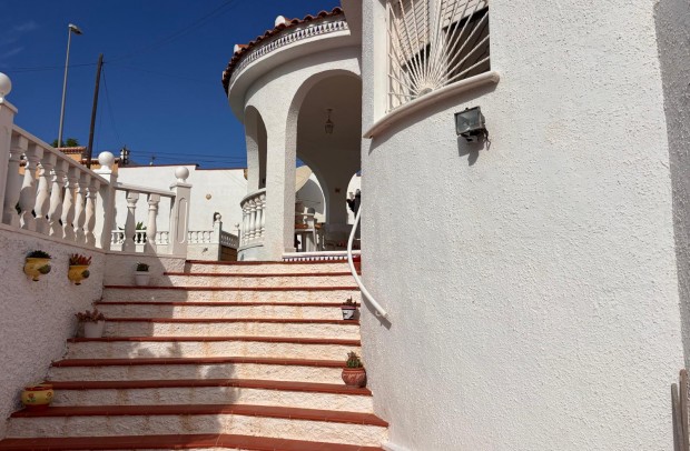 Reventa - Villa Detached - Urbanización Ciudad Quesada
