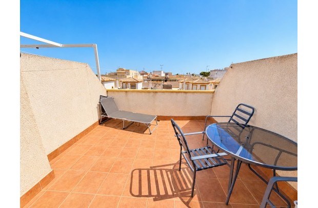 Resale - Townhouse - Daya Nueva