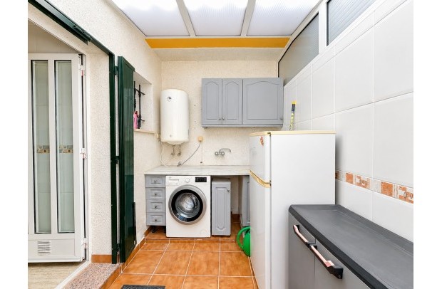 Resale - Townhouse - Daya Nueva