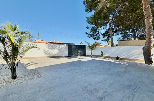 Resale - Villa Detached - Ciudad Quesada