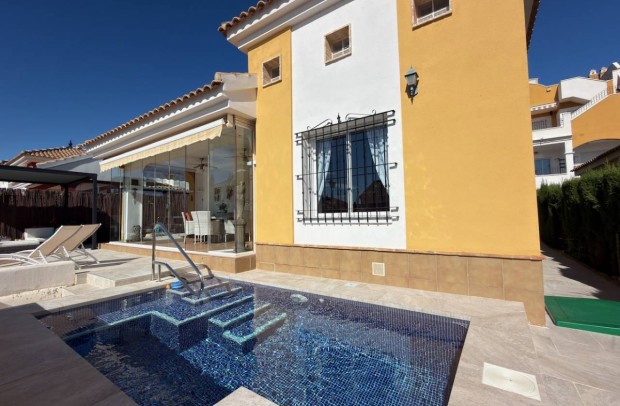 Revente - Villa Detached - Los Montesinos - Urbanizacion montesol