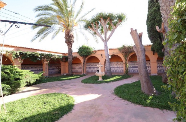 Resale - Detached House / Villa - Torrevieja - El Chaparral